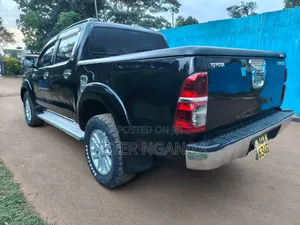 Toyota Hilux 2012 Matt Black