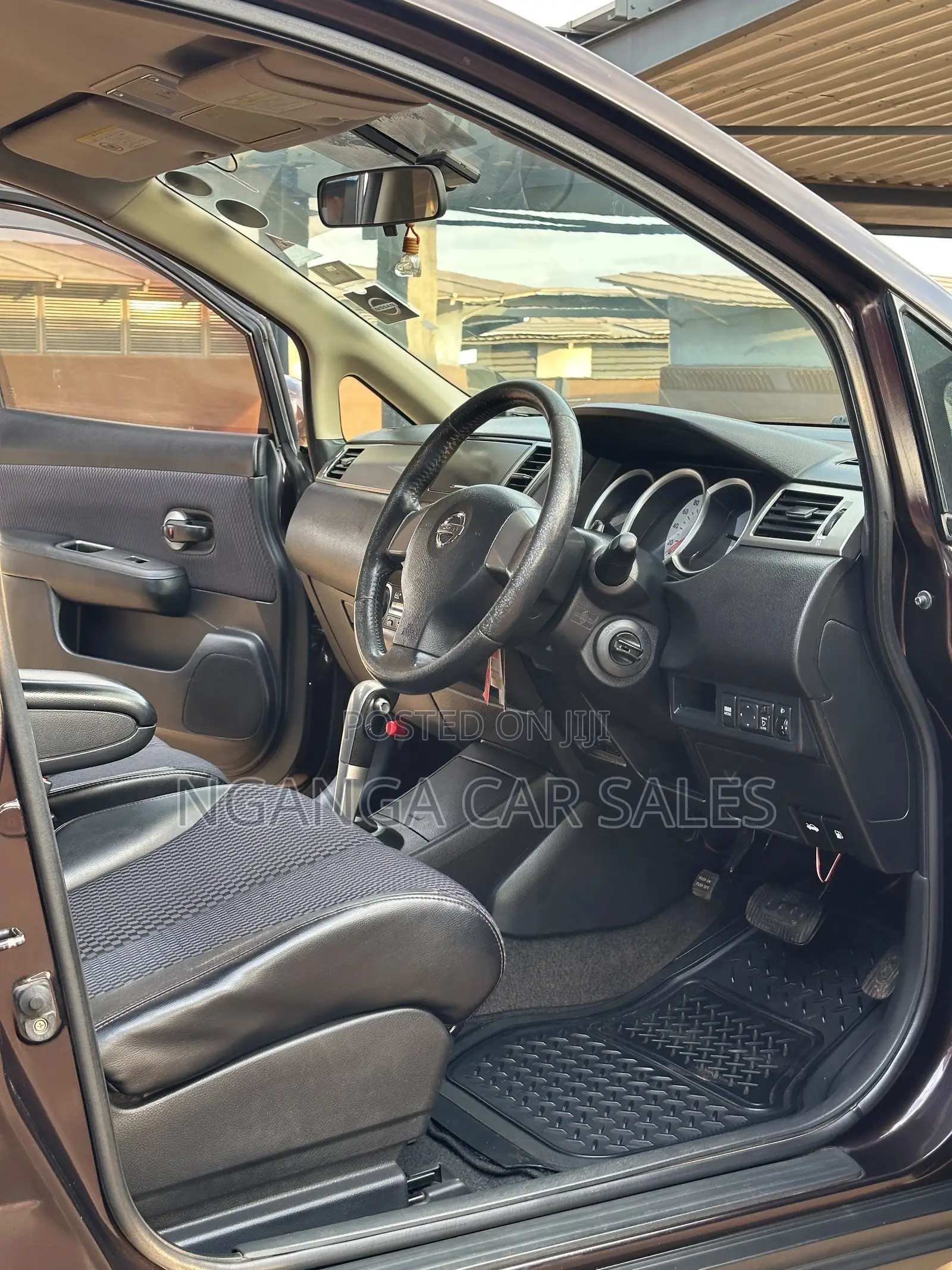 Nissan Tiida 2012 Burgundy