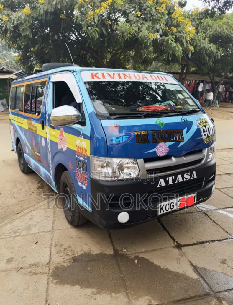 Toyota HiAce 2010 Blue