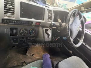 Toyota HiAce 2010 Blue