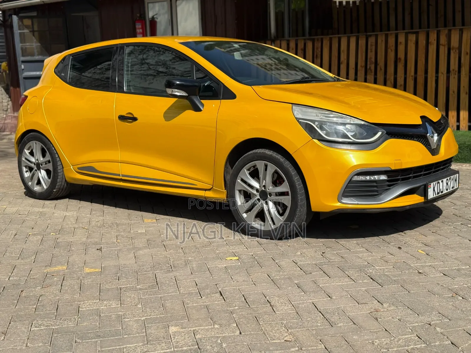 Renault Lutecia 2015 Yellow