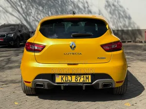 Renault Lutecia 2015 Yellow