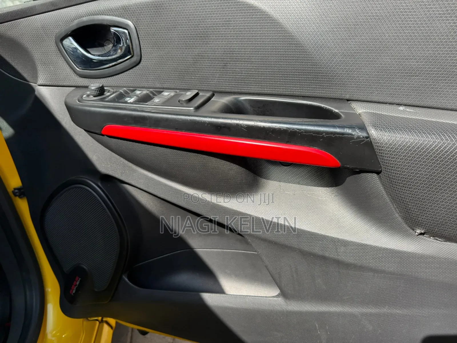 Renault Lutecia 2015 Yellow