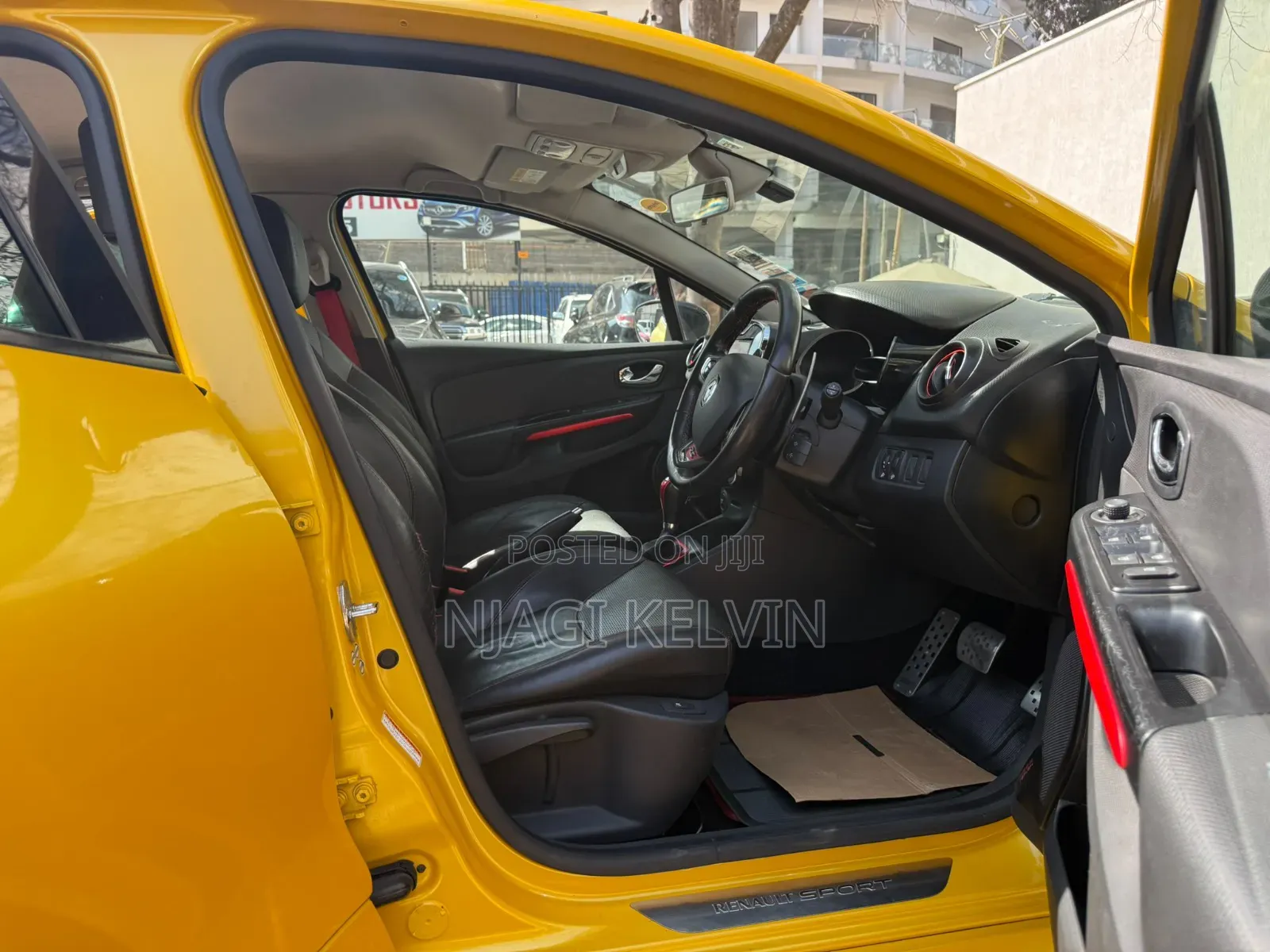 Renault Lutecia 2015 Yellow