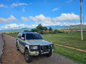 Mitsubishi Pajero 1993 Beige