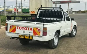 Toyota Hilux 1991 White