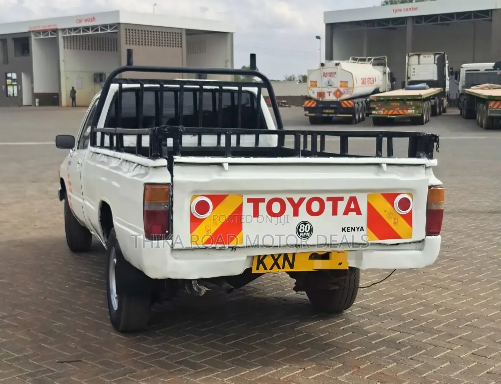 Toyota Hilux 1991 White