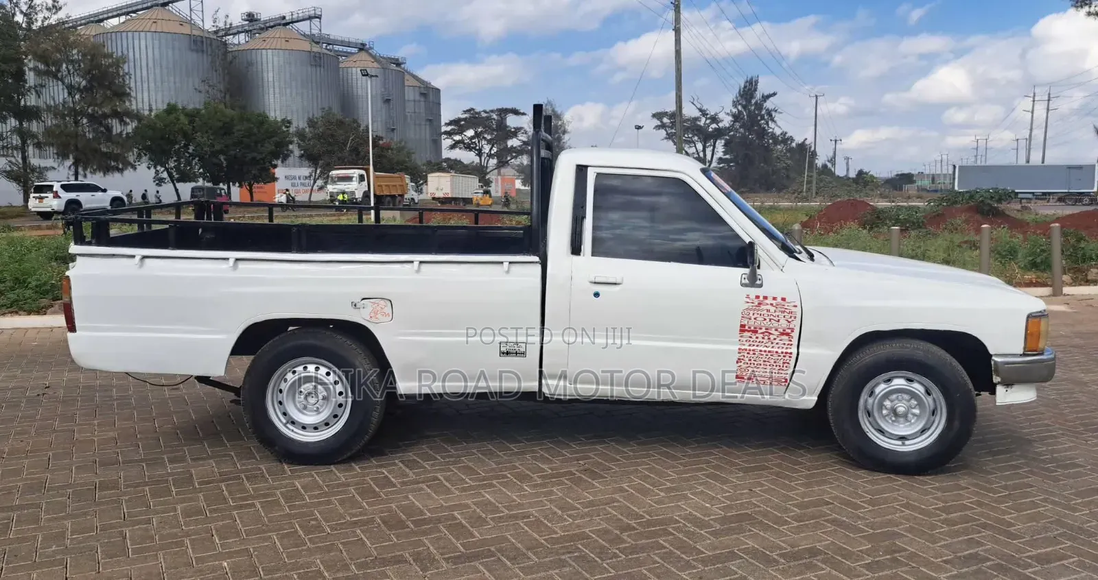 Toyota Hilux 1991 White