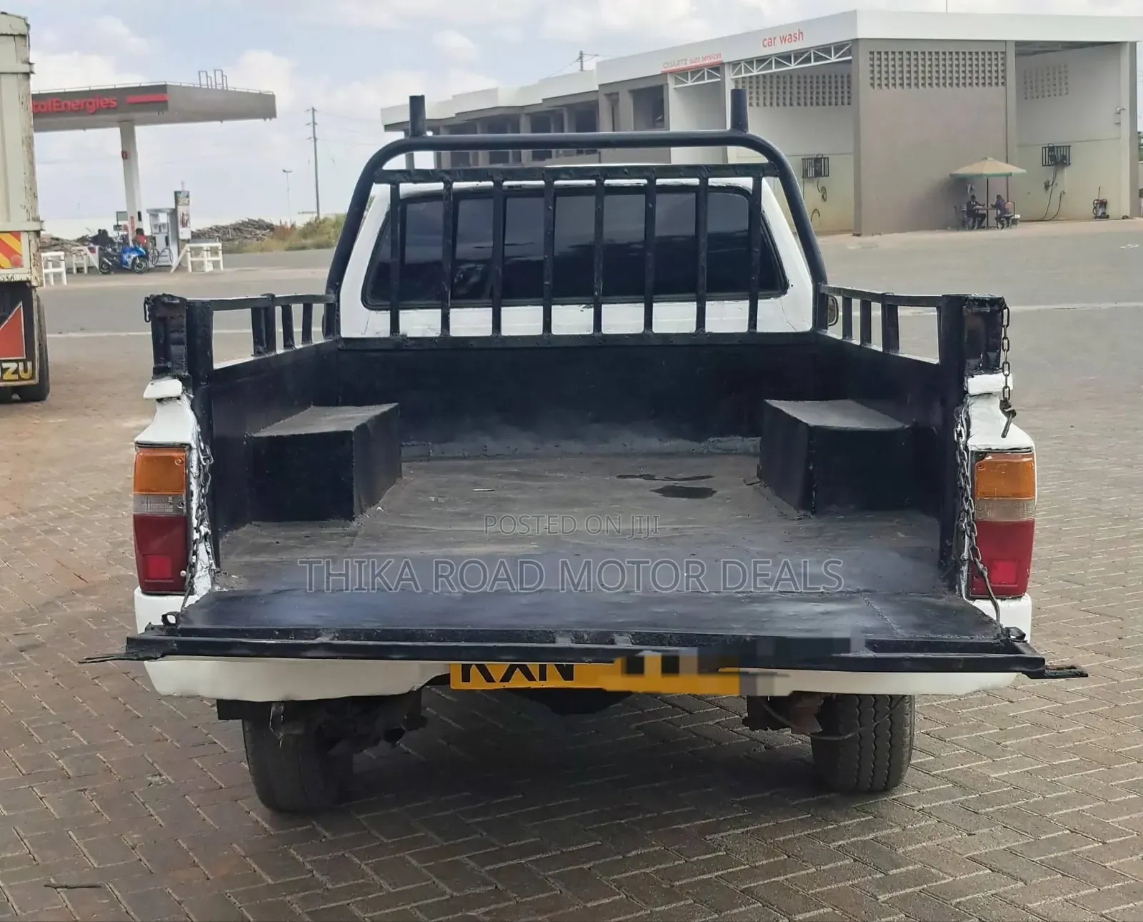 Toyota Hilux 1991 White