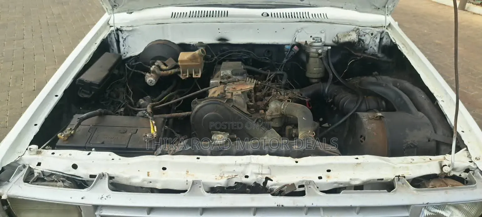 Toyota Hilux 1991 White