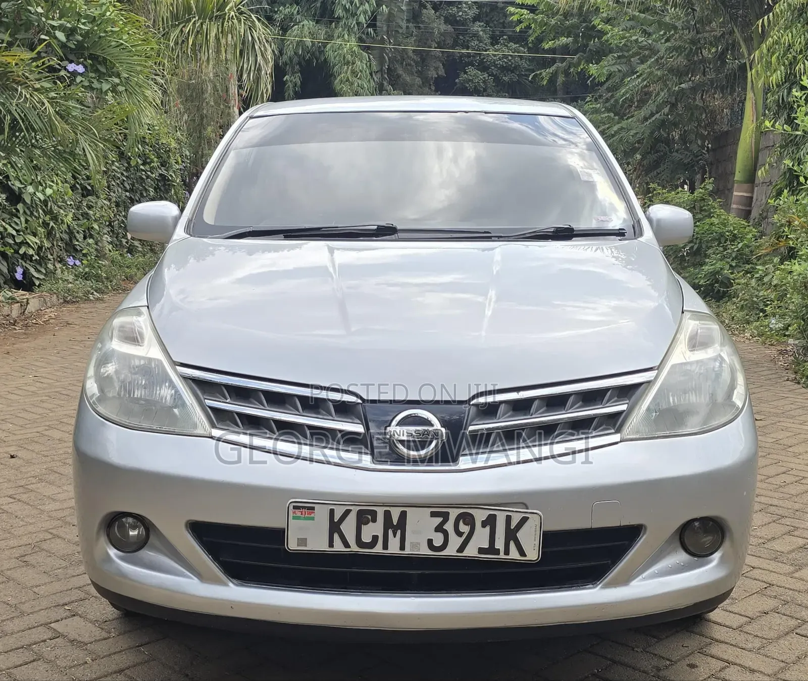 Nissan Tiida 2010 Silver