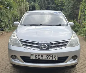 Nissan Tiida 2010 Silver