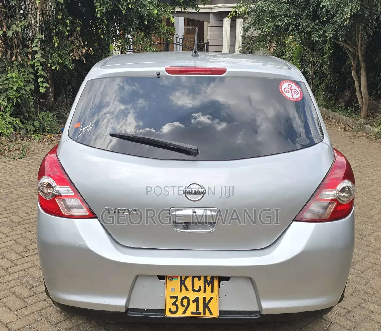 Nissan Tiida 2010 Silver