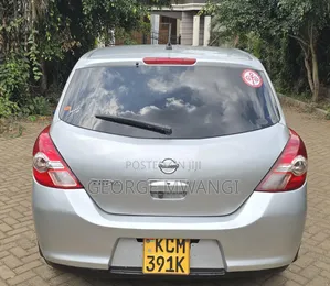 Nissan Tiida 2010 Silver