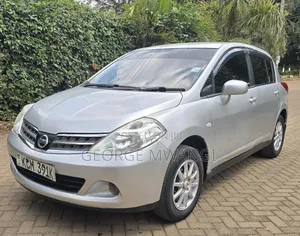 Nissan Tiida 2010 Silver