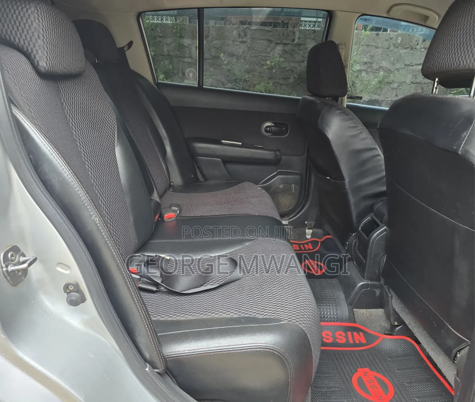 Nissan Tiida 2010 Silver