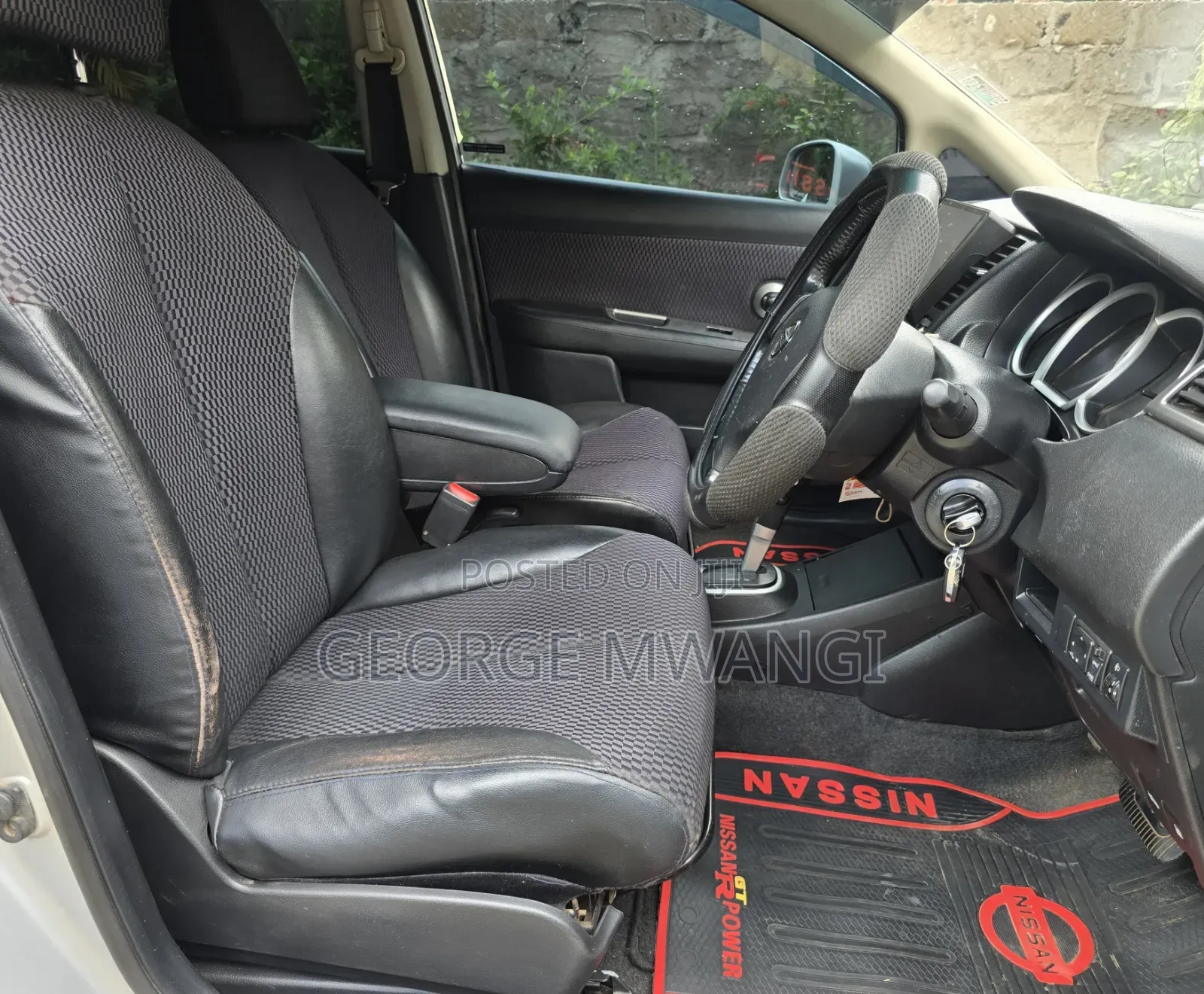 Nissan Tiida 2010 Silver