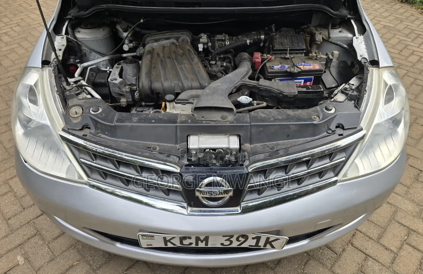 Nissan Tiida 2010 Silver