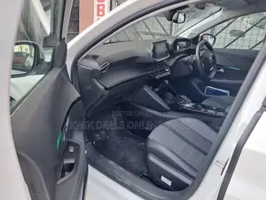 Peugeot 208 2021 White