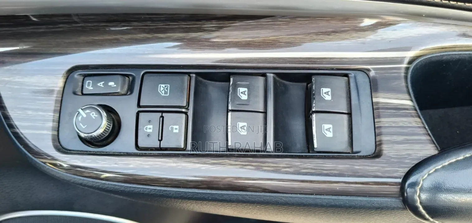 Toyota Harrier 2014