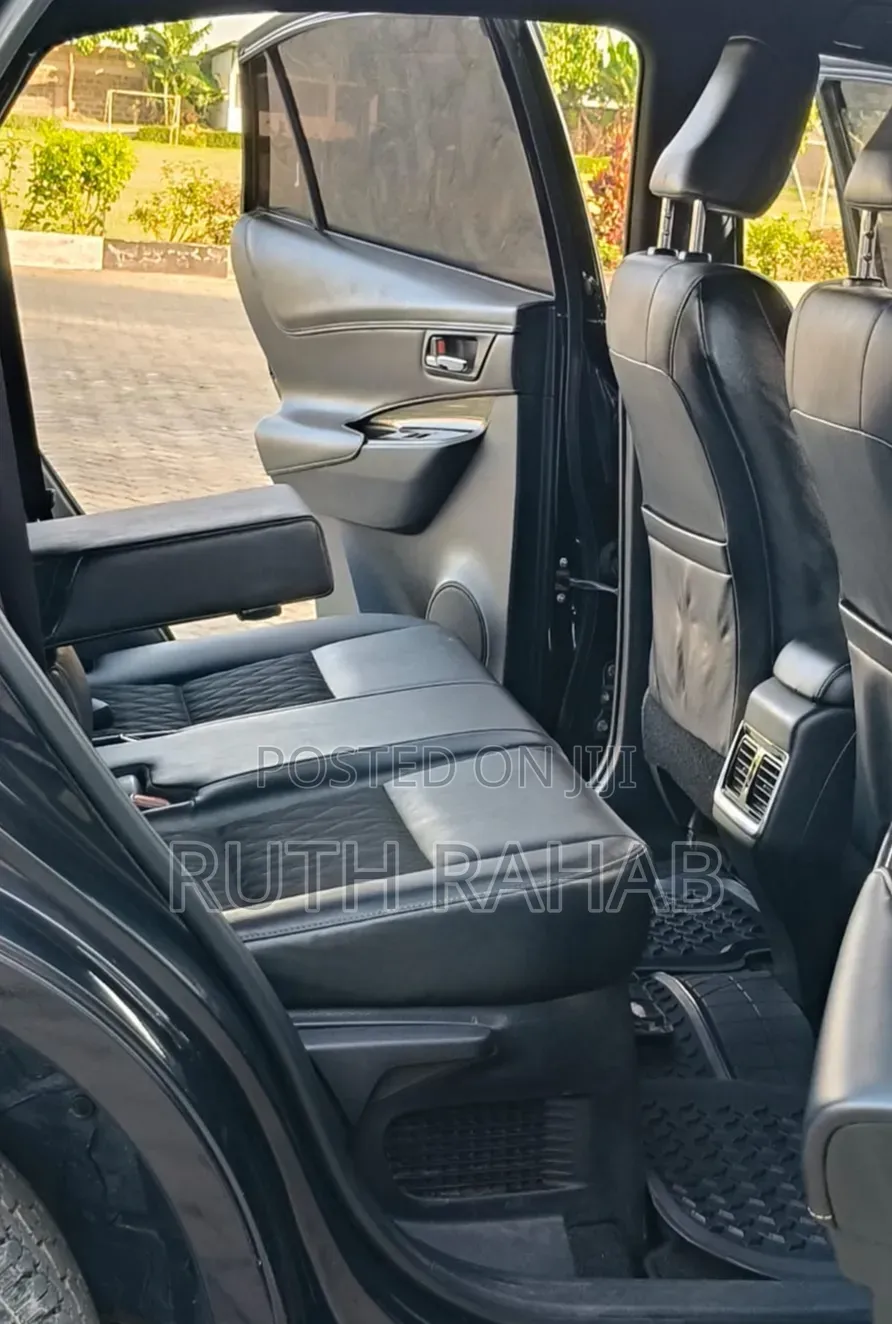 Toyota Harrier 2014
