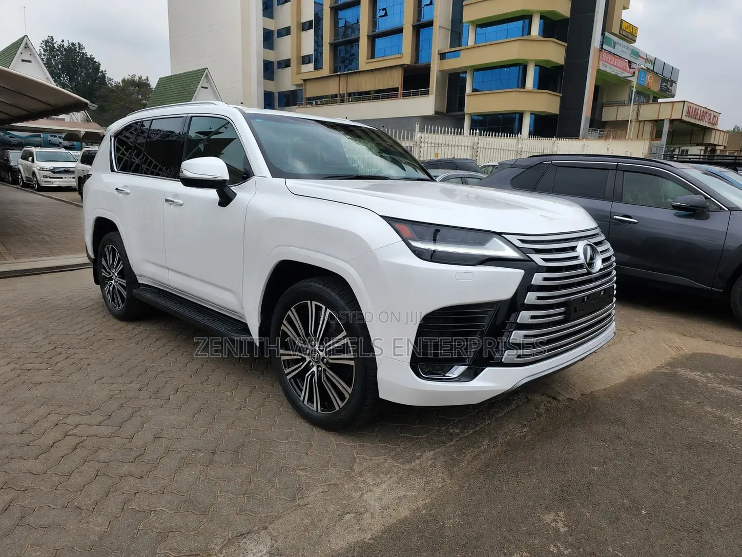 Lexus LX 2022 White