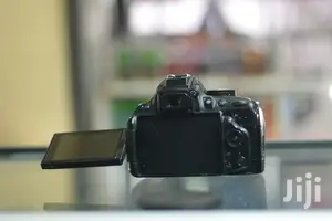 Nikon Dslr Camera With 24mp and Flip Screen
