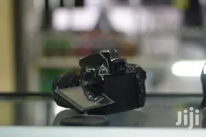 Nikon Dslr Camera With 24mp and Flip Screen