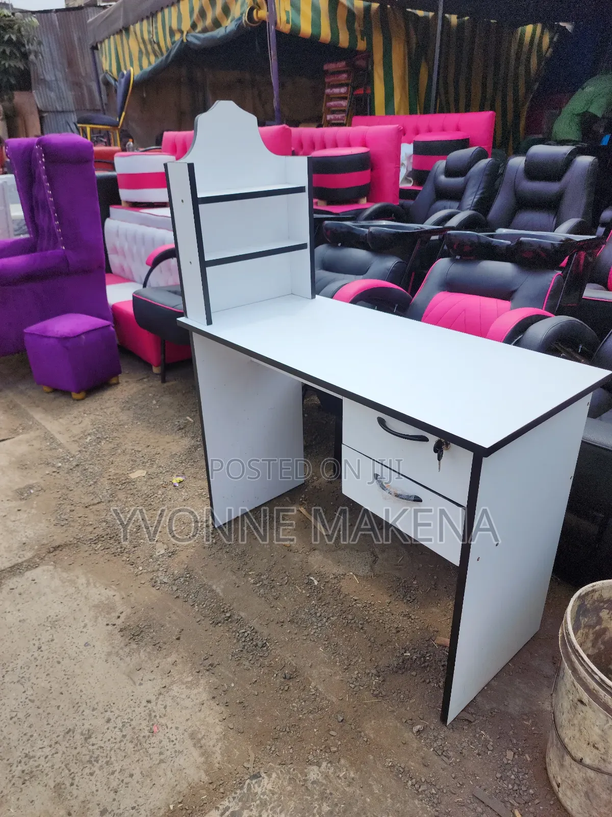 Manicure Table White and Black