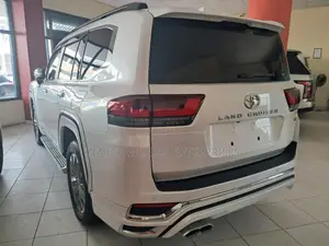 Toyota Land Cruiser 2022 White