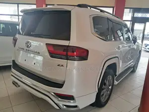 Toyota Land Cruiser 2022 White