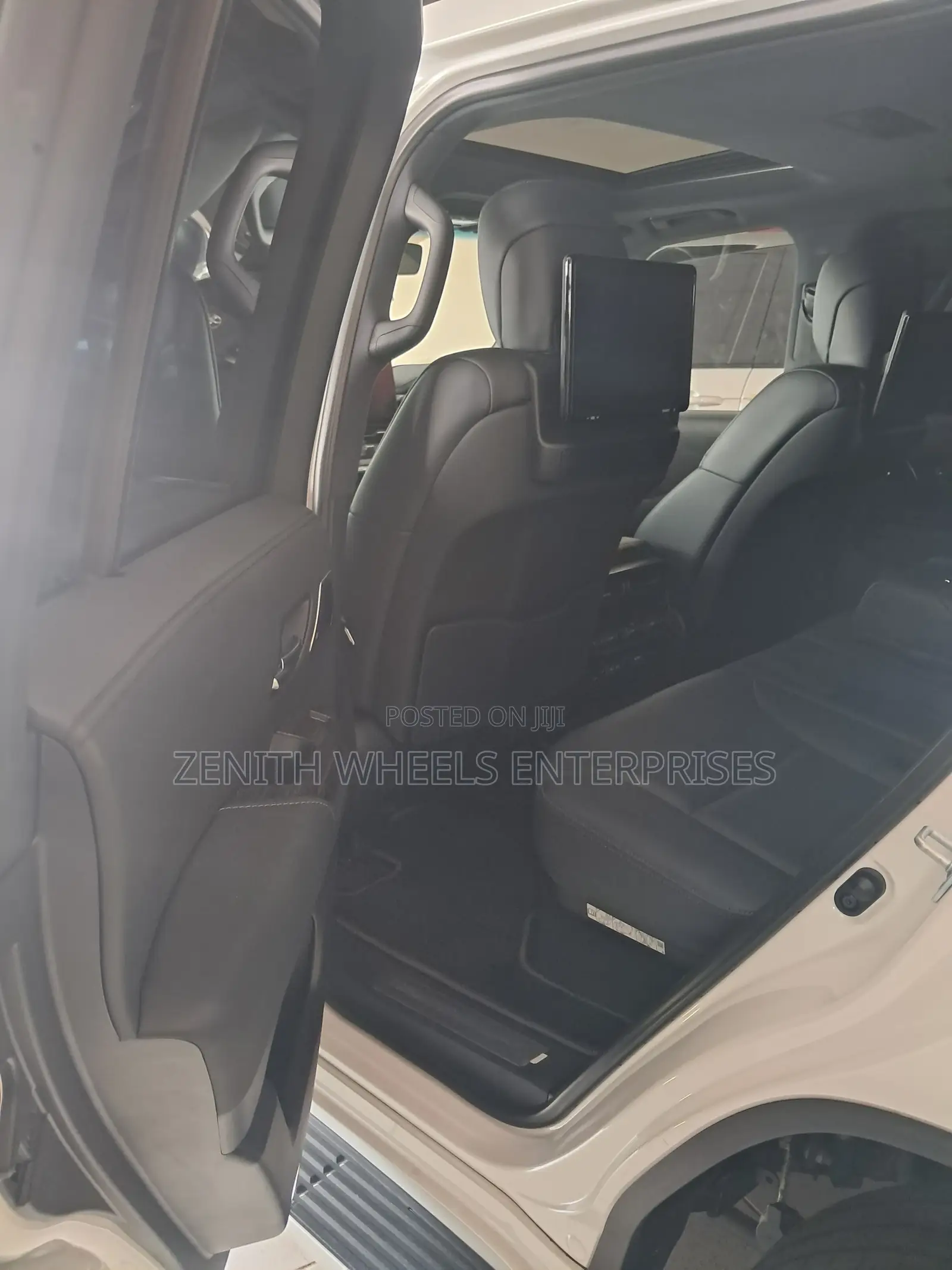 Toyota Land Cruiser 2022 White