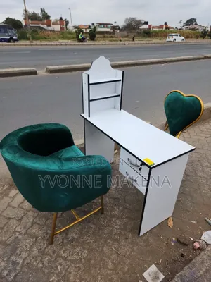 Manicure Table , White and Green Chairs