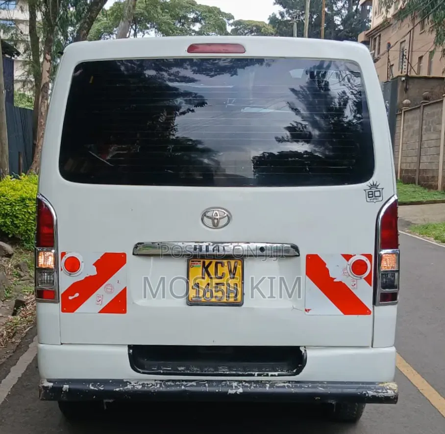 Toyota HiAce 2013 White