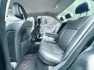 Mercedes-Benz C200 2010 Black