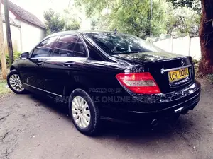Mercedes-Benz C200 2010 Black