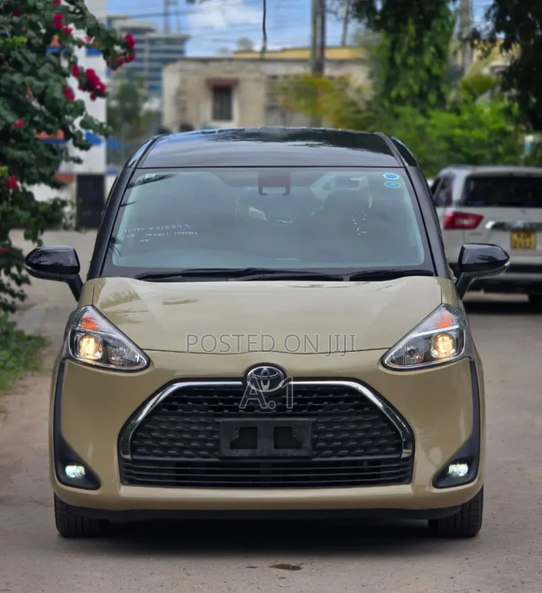 Toyota Sienta 2019 Beige