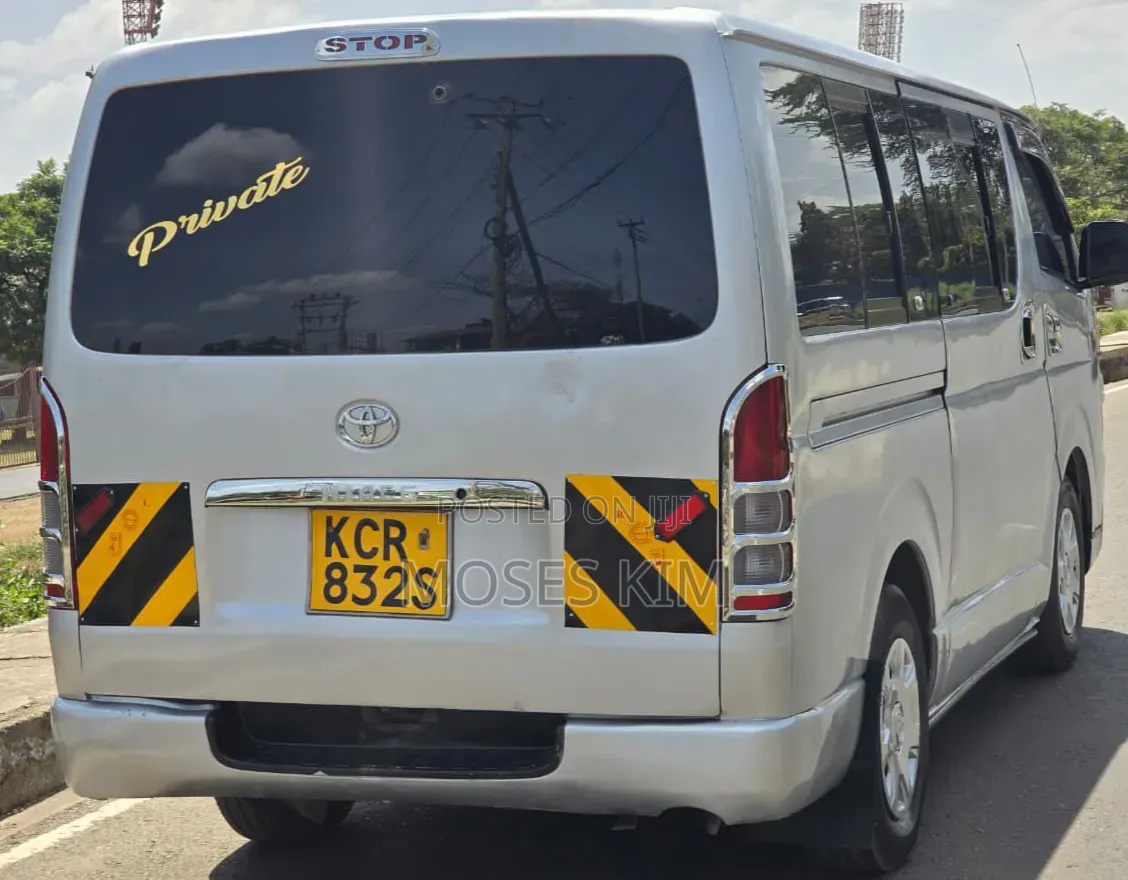 Toyota HiAce 2013 Silver