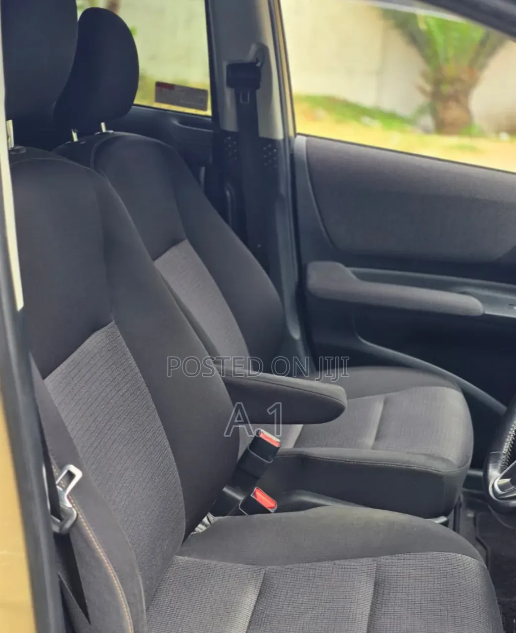 Toyota Sienta 2019 Beige