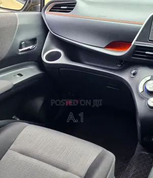 Toyota Sienta 2019 Beige