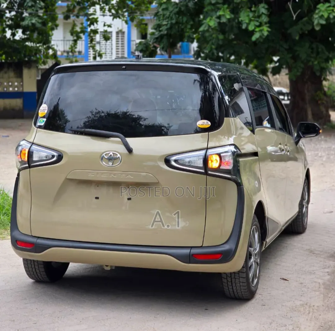 Toyota Sienta 2019 Beige