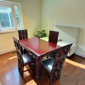 4 Seaters Dining Set Suitable for Your Family