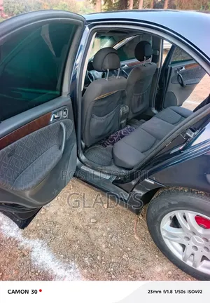 Mercedes-Benz C200 2001 Black