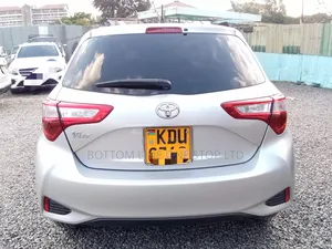 Toyota Vitz 2018 Silver