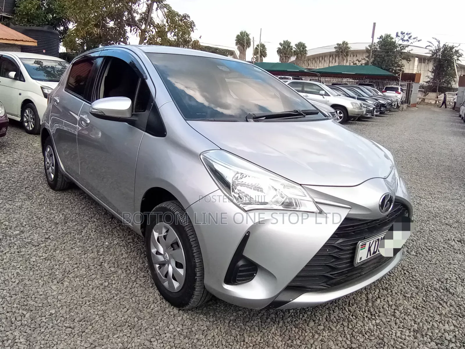Toyota Vitz 2018 Silver