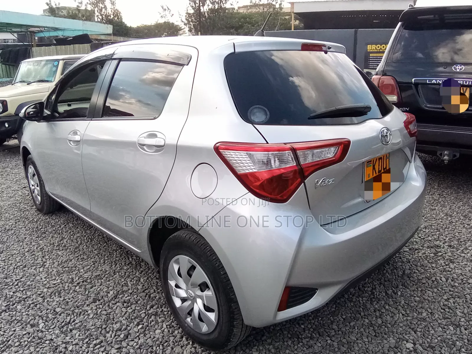 Toyota Vitz 2018 Silver