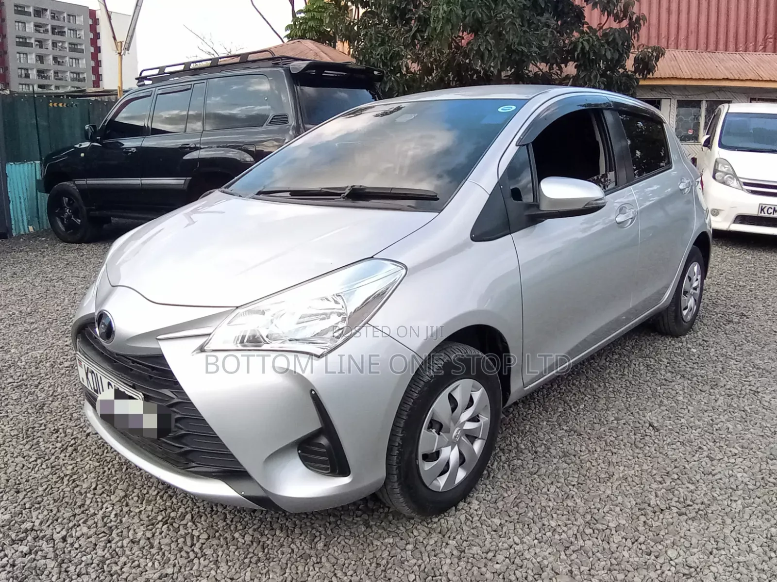 Toyota Vitz 2018 Silver