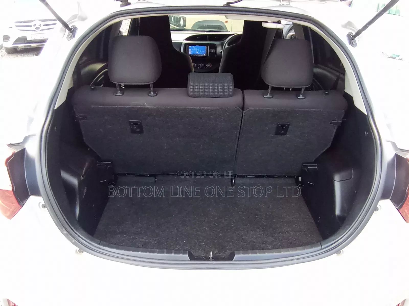 Toyota Vitz 2018 Silver