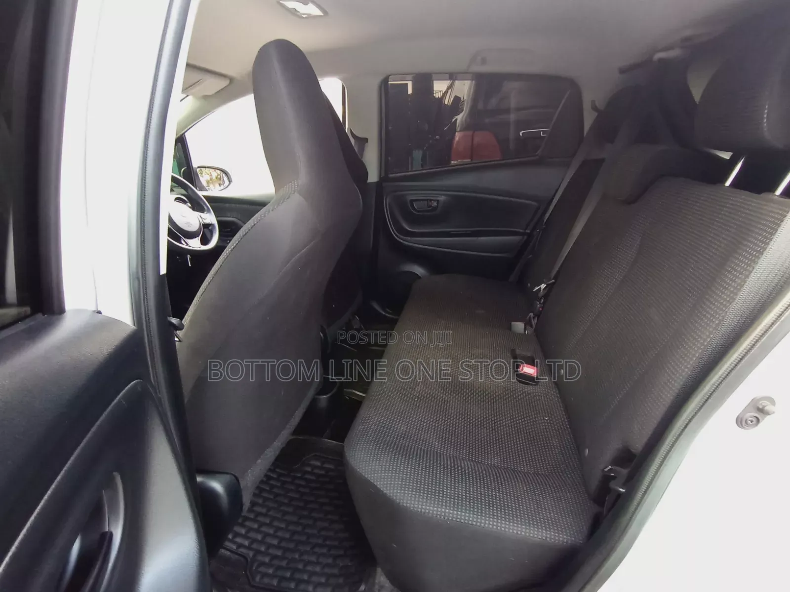Toyota Vitz 2018 Silver