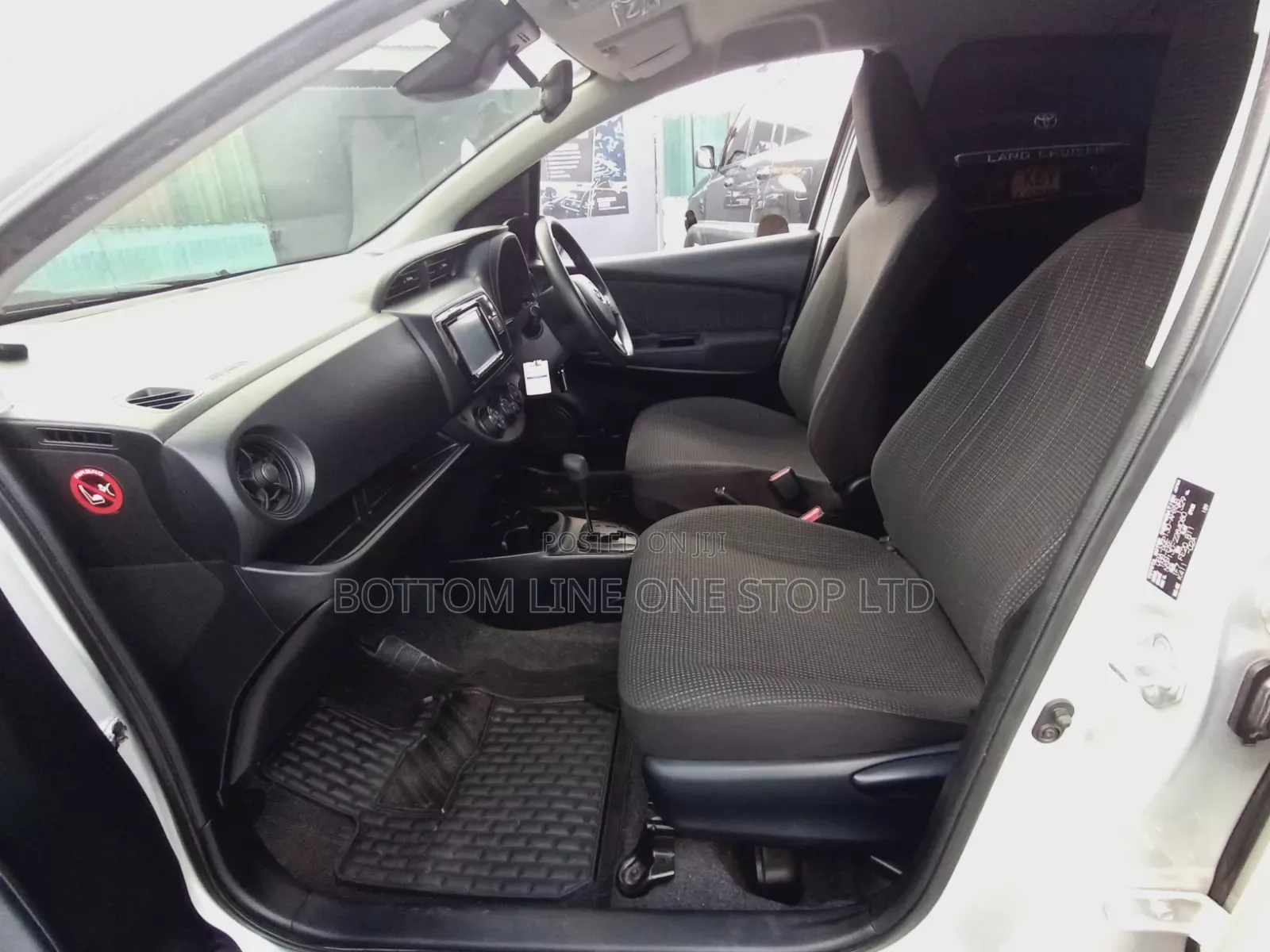 Toyota Vitz 2018 Silver